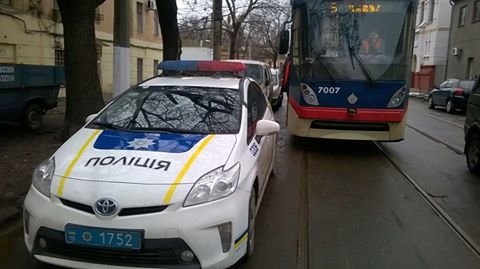В центре Одессы полицейские заблокировали трамвайное движение (ФОТО) (фото) - фото 1