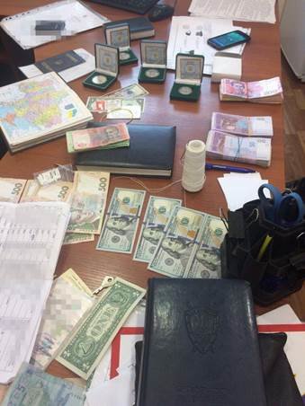 В Запорожье в ходе спецоперации задержаны взяточники из СБУ, -Официально. (фото) - фото 1 В Запорожье в ходе спецоперации задержаны взяточники из СБУ, -Официально. (фото) - фото 1