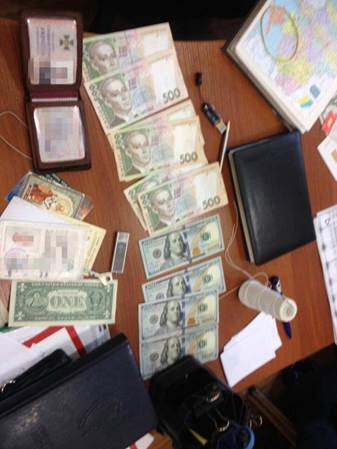 В Запорожье в ходе спецоперации задержаны взяточники из СБУ, -Официально. (фото) - фото 1 В Запорожье в ходе спецоперации задержаны взяточники из СБУ, -Официально. (фото) - фото 1