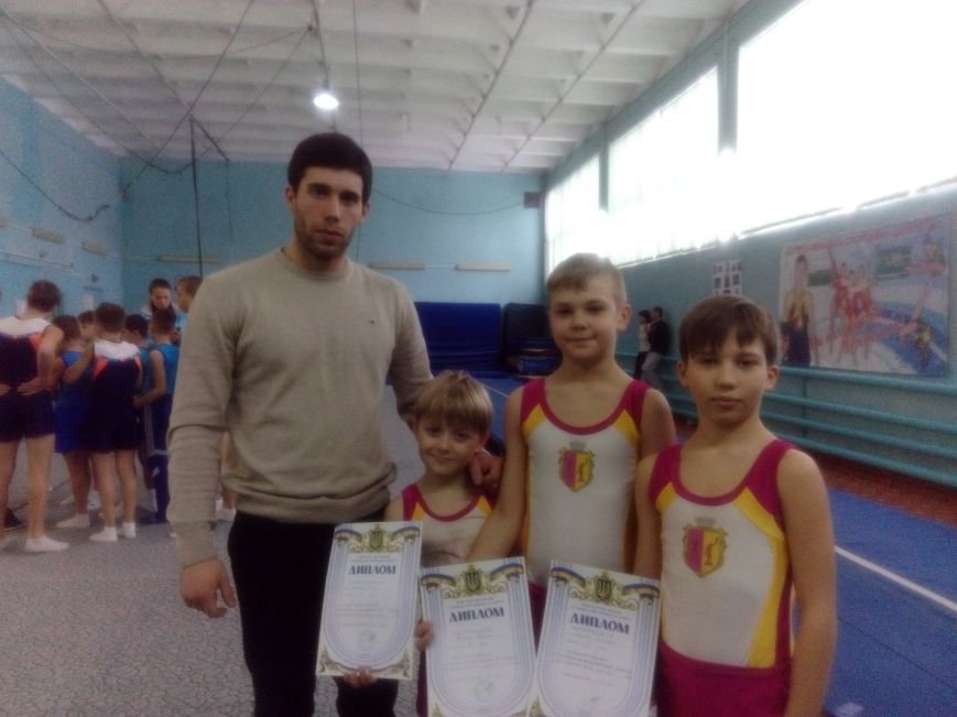 5 днепродзержинцев отправятся на Чемпионат Украины по прыжкам на акробатической дорожке (фото) - фото 6 5 днепродзержинцев отправятся на Чемпионат Украины по прыжкам на акробатической дорожке (фото) - фото 6