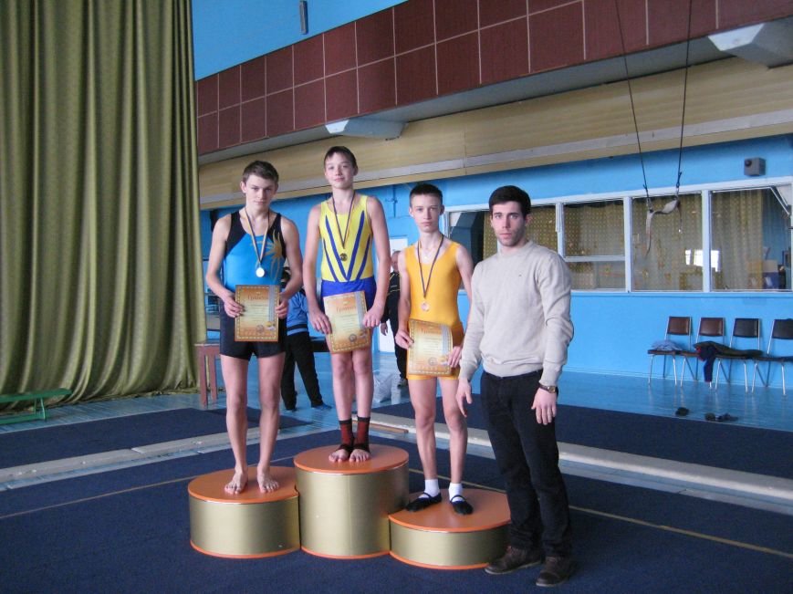 5 днепродзержинцев отправятся на Чемпионат Украины по прыжкам на акробатической дорожке (фото) - фото 3 5 днепродзержинцев отправятся на Чемпионат Украины по прыжкам на акробатической дорожке (фото) - фото 3