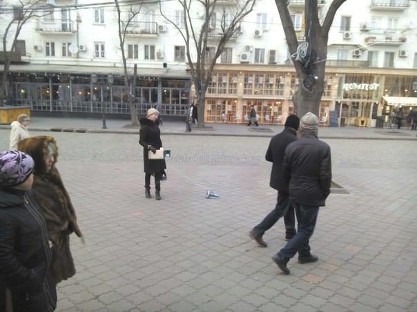 Одесситка, которая выгуливает утюг, теперь собирает деньги на корм питомцу (ФОТО) (фото) - фото 1