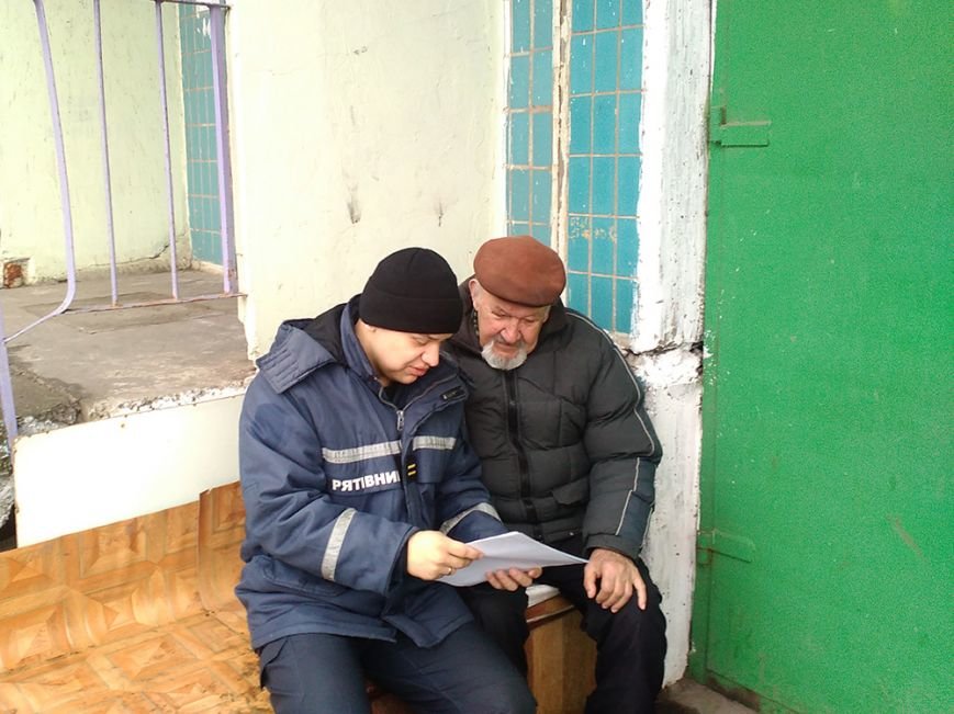 Спасатели призывают криворжан не выходить на лед и запретить детям совершать походы на замерзшие водоемы (ФОТО) (фото) - фото 2 Спасатели призывают криворжан не выходить на лед и запретить детям совершать походы на замерзшие водоемы (ФОТО) (фото) - фото 2