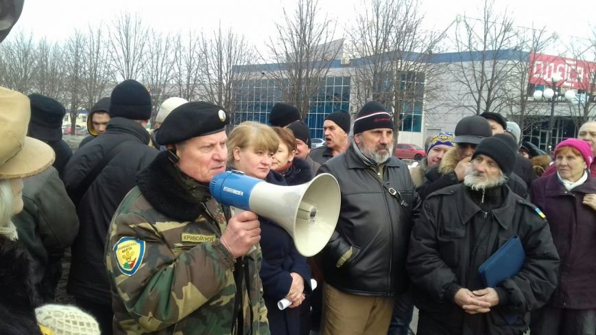 Внеочередные выборы городского головы: Жители Кривого Рога собрались на Народное вече (ФОТО, ОБНОВЛЯЕТСЯ) (фото) - фото 12 Внеочередные выборы городского головы: Жители Кривого Рога собрались на Народное вече (ФОТО, ОБНОВЛЯЕТСЯ) (фото) - фото 12