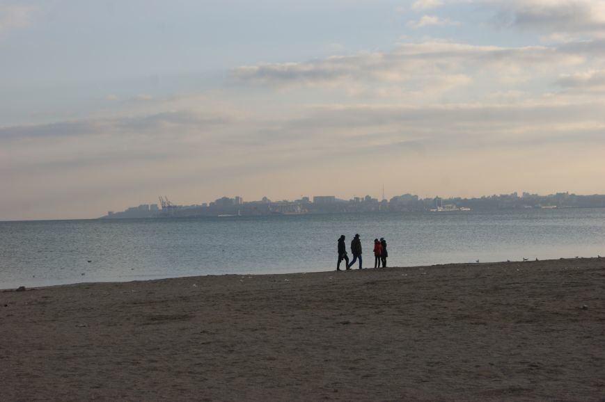 Одесситы выходные проводят на красивом зимнем море (ФОТОРЕПОРТАЖ) (фото) - фото 1