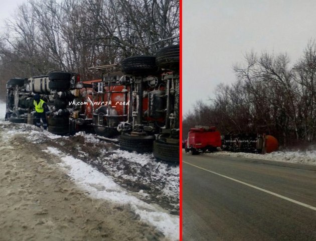 В ДТП под Анапой из цистерны вытекло 10 тонн мазута (фото) - фото 2 В ДТП под Анапой из цистерны вытекло 10 тонн мазута (фото) - фото 2