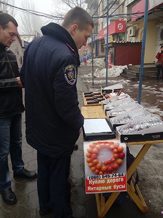 Криворожская полиция ликвидирует стихийную торговлю на Соцгороде (ФОТО) (фото) - фото 1 Криворожская полиция ликвидирует стихийную торговлю на Соцгороде (ФОТО) (фото) - фото 1