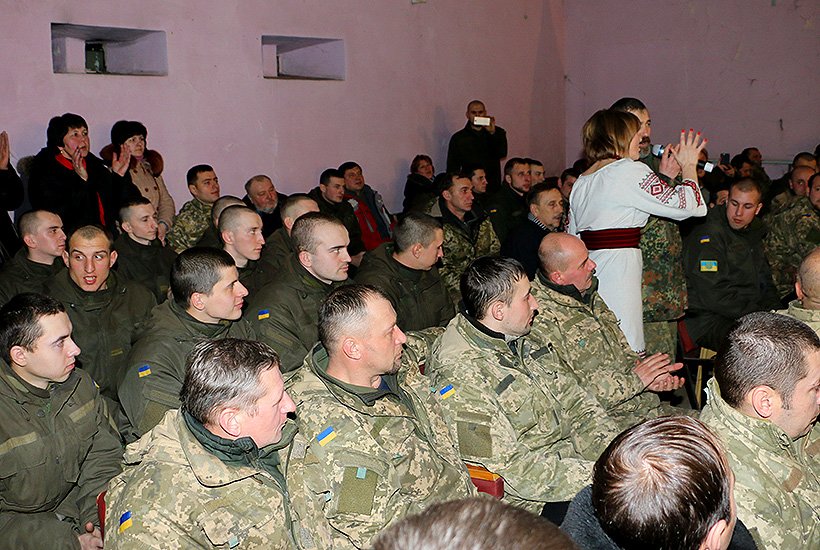 Гвардійців запросили на концерт артисти Бугаївки (фото) - фото 1 Гвардійців запросили на концерт артисти Бугаївки (фото) - фото 1