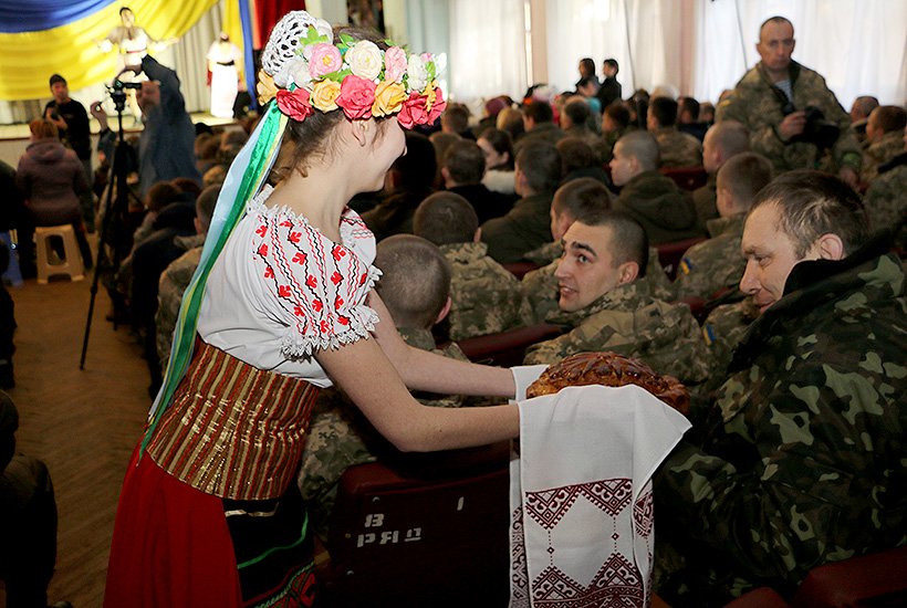 Гвардійців запросили на концерт артисти Бугаївки (фото) - фото 1 Гвардійців запросили на концерт артисти Бугаївки (фото) - фото 1
