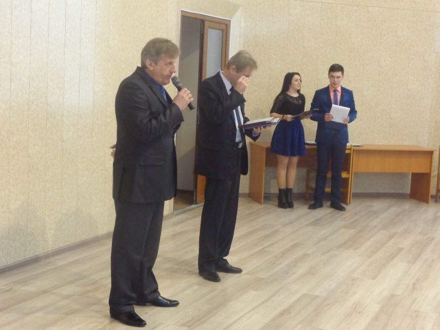 В Красноармейском индустриальном институте торжественно вручили дипломы магистрам (фото) - фото 13 В Красноармейском индустриальном институте торжественно вручили дипломы магистрам (фото) - фото 13