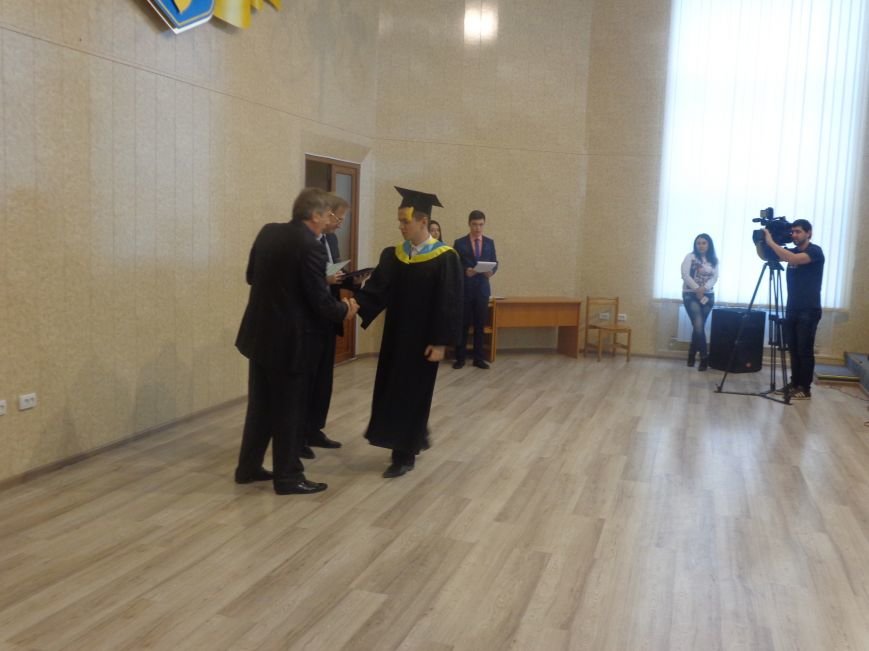 В Красноармейском индустриальном институте торжественно вручили дипломы магистрам (фото) - фото 15 В Красноармейском индустриальном институте торжественно вручили дипломы магистрам (фото) - фото 15