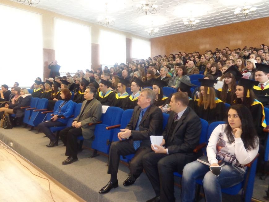 В Красноармейском индустриальном институте торжественно вручили дипломы магистрам (фото) - фото 2 В Красноармейском индустриальном институте торжественно вручили дипломы магистрам (фото) - фото 2