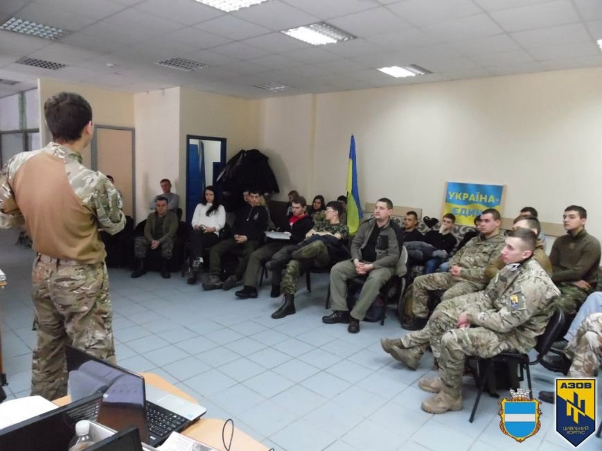 У Кременчуці ножем «перевіряли» кевлар та палили високомолекулярний поліетилен (ФОТО) (фото) - фото 3 У Кременчуці ножем «перевіряли» кевлар та палили високомолекулярний поліетилен (ФОТО) (фото) - фото 3