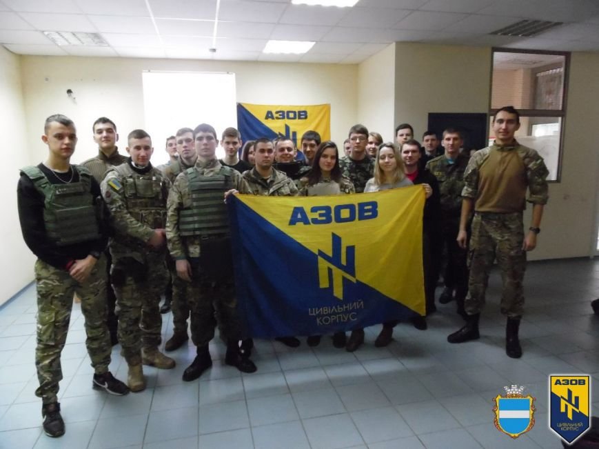 У Кременчуці ножем «перевіряли» кевлар та палили високомолекулярний поліетилен (ФОТО) (фото) - фото 6 У Кременчуці ножем «перевіряли» кевлар та палили високомолекулярний поліетилен (ФОТО) (фото) - фото 6