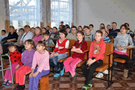 Луганские полицейские помогают нуждающимся детям области (ФОТО) (фото) - фото 3 Луганские полицейские помогают нуждающимся детям области (ФОТО) (фото) - фото 3