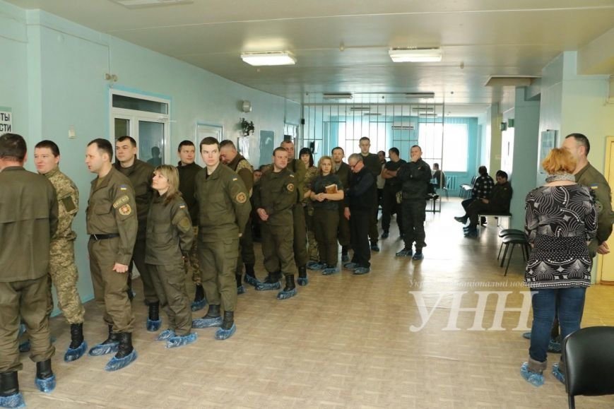 В Мариуполе военнослужащие сдали 17 литров крови (ФОТО) (фото) - фото 1 В Мариуполе военнослужащие сдали 17 литров крови (ФОТО) (фото) - фото 1