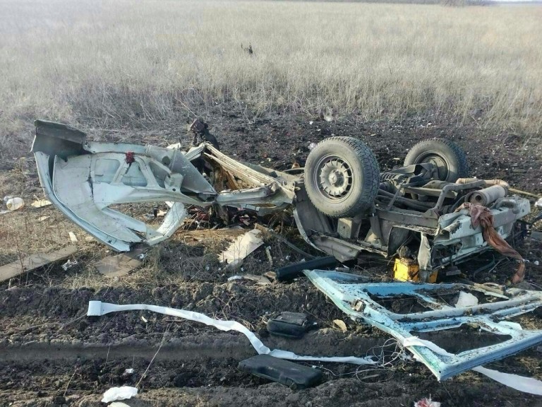 По дороге из Донецка в Курахово подорвался пассажирский микроавтобус. В числе погибших - макеевчанин (фото) (фото) - фото 5