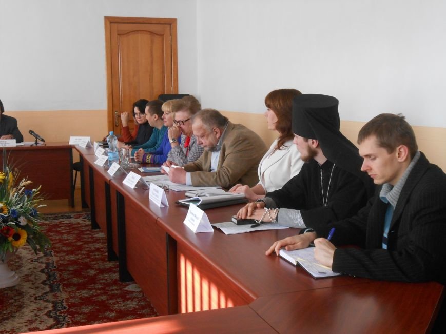В Днепродзержинске проблему слова «гендерный» обсуждали за круглым столом (фото) - фото 1 В Днепродзержинске проблему слова «гендерный» обсуждали за круглым столом (фото) - фото 1