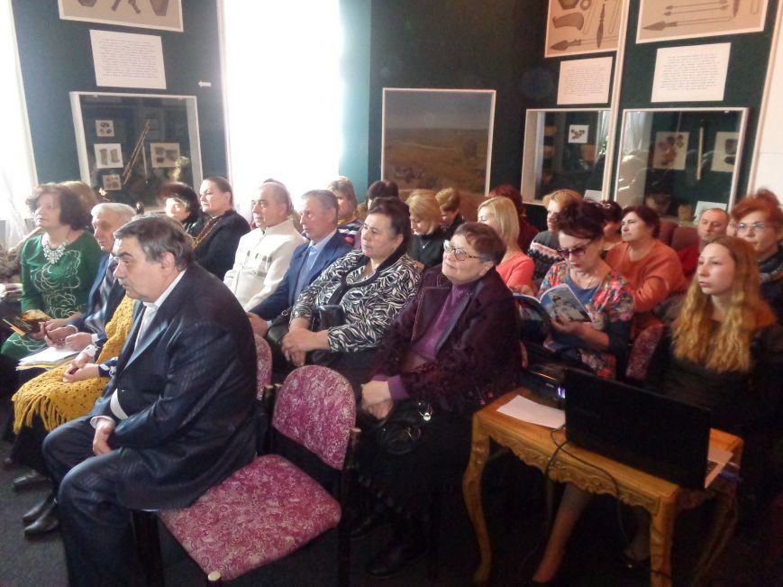 «Куди йдемо? Який лишаєм слід?» - в Красноармейске презентовали долгожданный выпуск исторического альманаха «Любимый город» (фото) - фото 2 «Куди йдемо? Який лишаєм слід?» - в Красноармейске презентовали долгожданный выпуск исторического альманаха «Любимый город» (фото) - фото 2