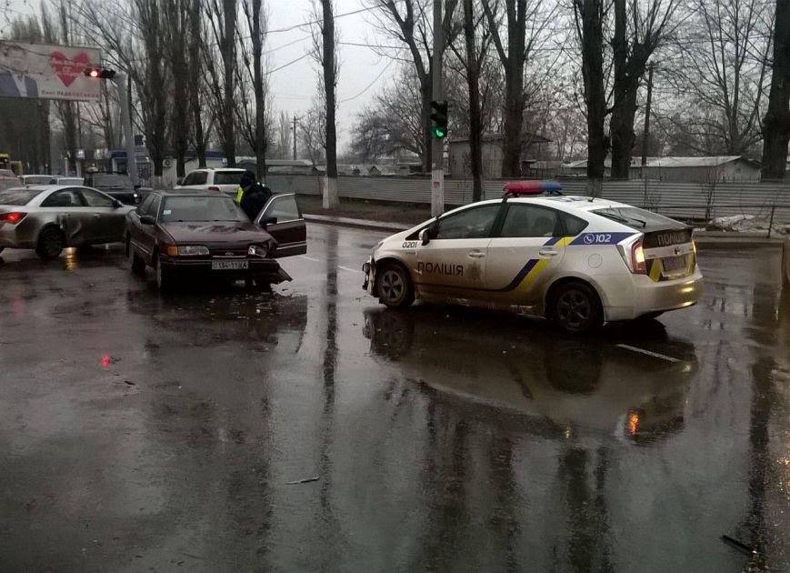 Не проснулись. В Одессе полиция попала в тройную аварию (ФОТО) (фото) - фото 1