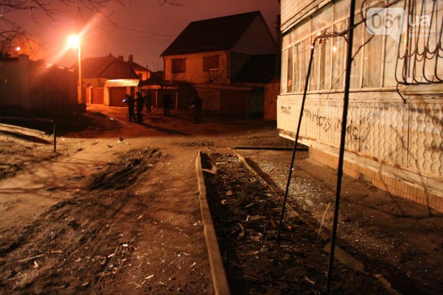 В Запорожье из гранатомета обстреляли частный дом: пострадал днепродзержинец (фото) - фото 2 В Запорожье из гранатомета обстреляли частный дом: пострадал днепродзержинец (фото) - фото 2
