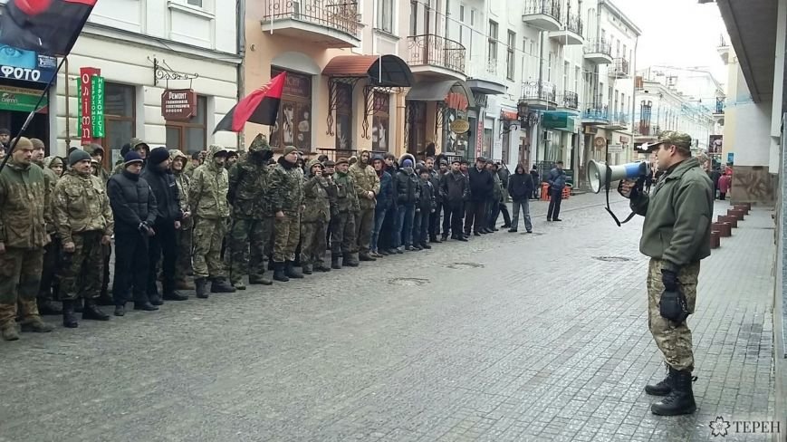 У Тернополі пікетують обласну поліцію (Фото, відео) (фото) - фото 1 У Тернополі пікетують обласну поліцію (Фото, відео) (фото) - фото 1