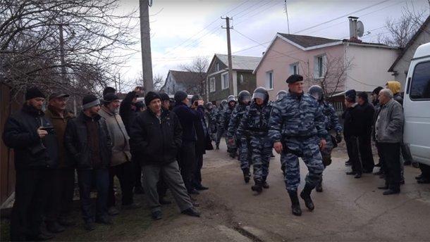 В сети появилось видео сегодняшнего задержания в Крыму (фото) - фото 1 В сети появилось видео сегодняшнего задержания в Крыму (фото) - фото 1