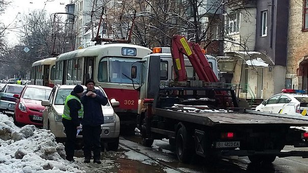 В Харькове «Suzuki» заблокировала движение трамваев (ФОТО) (фото) - фото 1 В Харькове «Suzuki» заблокировала движение трамваев (ФОТО) (фото) - фото 1