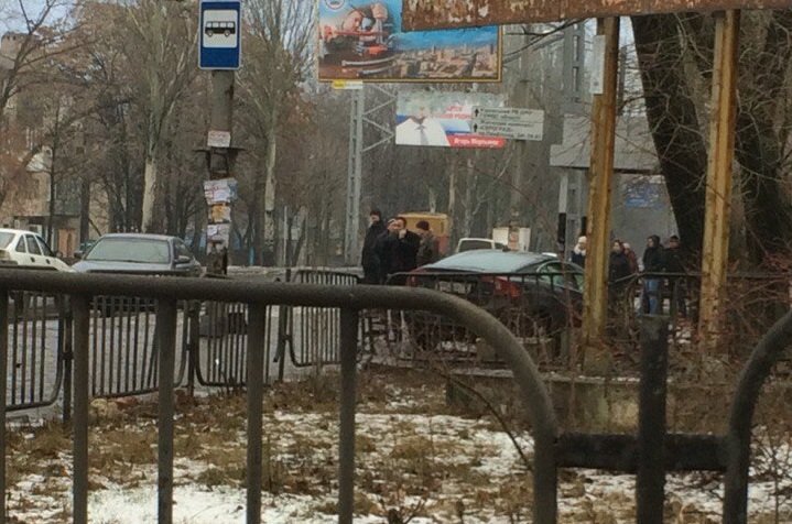 ДТП в Донецке: столкнулись три автомобиля, есть пострадавшие (фото) - фото 2 ДТП в Донецке: столкнулись три автомобиля, есть пострадавшие (фото) - фото 2