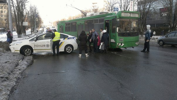 На проспекте Науки полицейский На проспекте Науки полицейский