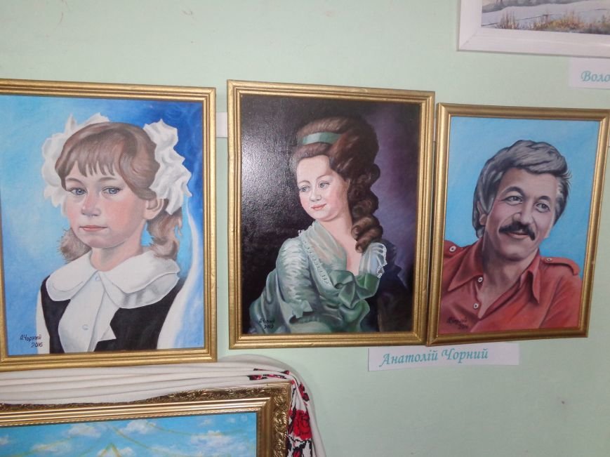 В Красноармейской городской библиотеке имени Т. Г. Шевченко отныне можно полюбоваться «Мальовничою Межівщиною» (фото) - фото 6 В Красноармейской городской библиотеке имени Т. Г. Шевченко отныне можно полюбоваться «Мальовничою Межівщиною» (фото) - фото 6