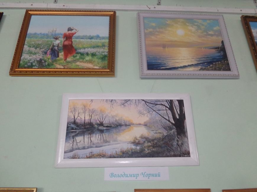 В Красноармейской городской библиотеке имени Т. Г. Шевченко отныне можно полюбоваться «Мальовничою Межівщиною» (фото) - фото 9 В Красноармейской городской библиотеке имени Т. Г. Шевченко отныне можно полюбоваться «Мальовничою Межівщиною» (фото) - фото 9