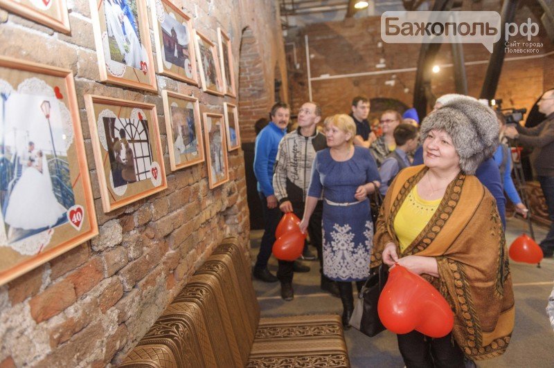 В Полевском открылась фотовыставка свадебных портретов молодожёнов (фото) - фото 1 В Полевском открылась фотовыставка свадебных портретов молодожёнов (фото) - фото 1