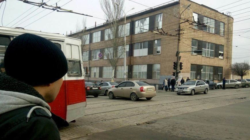 В центре Мариуполя не работают светофоры (ФОТО+ВИДЕО) (фото) - фото 1 В центре Мариуполя не работают светофоры (ФОТО+ВИДЕО) (фото) - фото 1