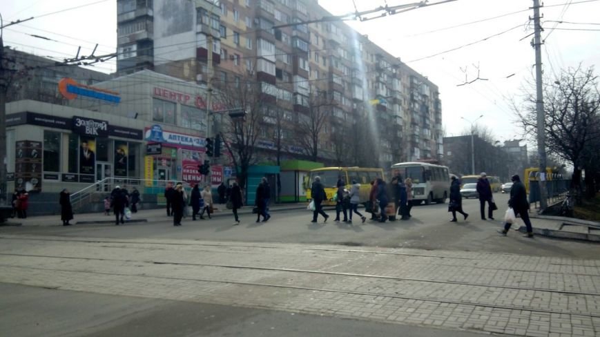 В центре Мариуполя не работают светофоры (ФОТО+ВИДЕО) (фото) - фото 1 В центре Мариуполя не работают светофоры (ФОТО+ВИДЕО) (фото) - фото 1