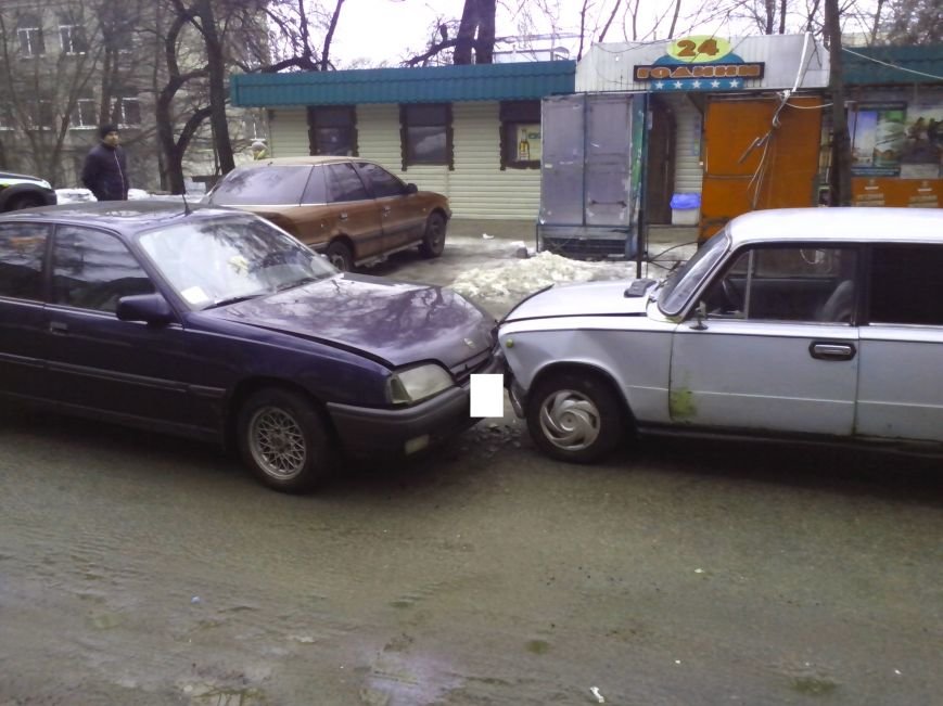 В Днепродзержинске произошло ДТП на улице Бойко (фото) - фото 2 В Днепродзержинске произошло ДТП на улице Бойко (фото) - фото 2