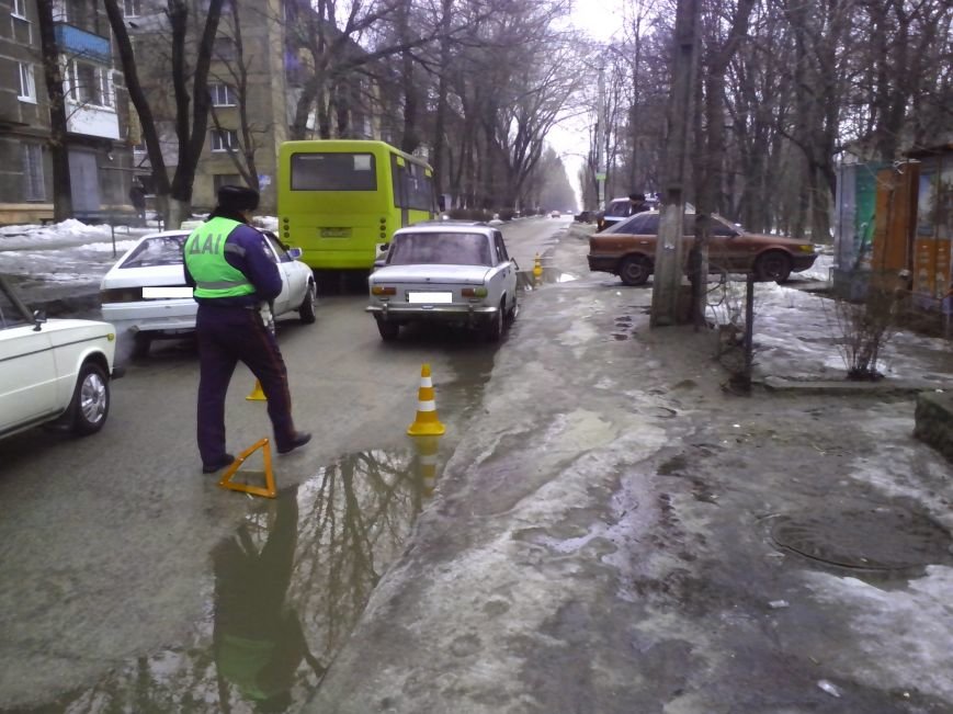 В Днепродзержинске произошло ДТП на улице Бойко (фото) - фото 5 В Днепродзержинске произошло ДТП на улице Бойко (фото) - фото 5