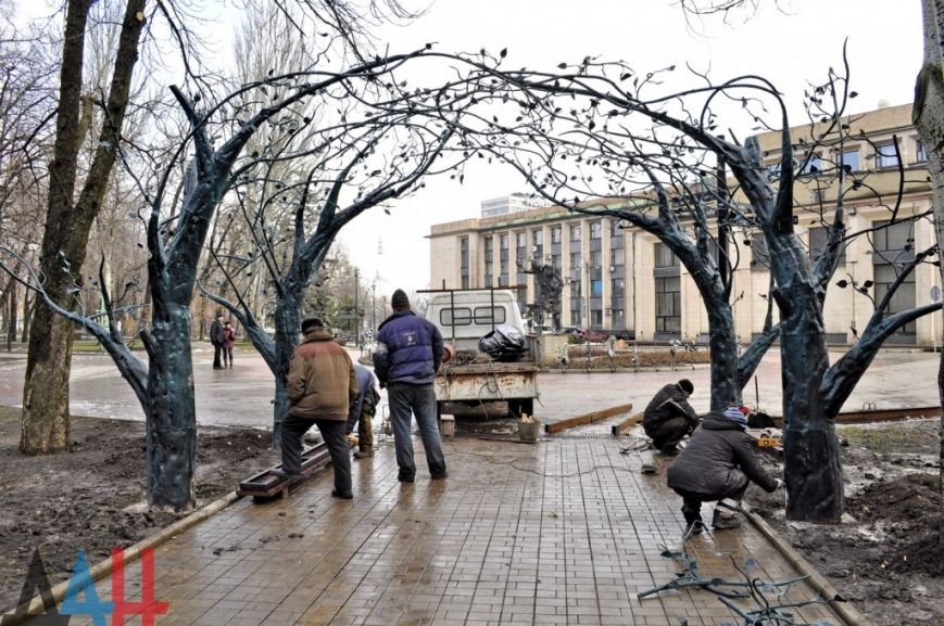 Легендарную беседку из Донецкого аэропорта установили в Парке кованых фигур (фото) (фото) - фото 2 Легендарную беседку из Донецкого аэропорта установили в Парке кованых фигур (фото) (фото) - фото 2
