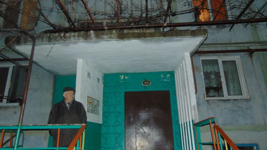 Маленький ребенок в Мариуполе остался один на один с пламенем пожара (ФОТО+ДОПОЛНЕНО) (фото) - фото 1 Маленький ребенок в Мариуполе остался один на один с пламенем пожара (ФОТО+ДОПОЛНЕНО) (фото) - фото 1