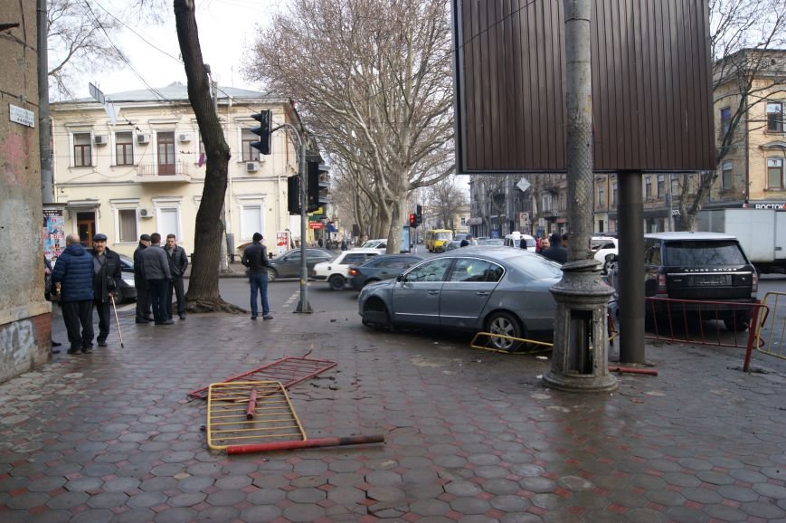 В аварии Range Rover в центре Одессы пешеходы не пострадали (ФОТО) (фото) - фото 1