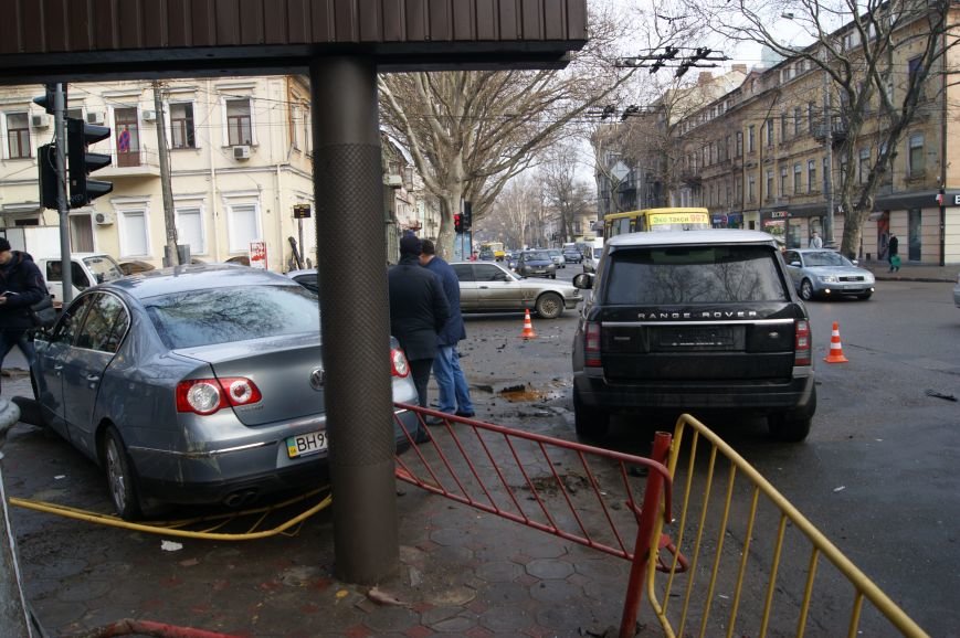 В аварии Range Rover в центре Одессы пешеходы не пострадали (ФОТО) (фото) - фото 1
