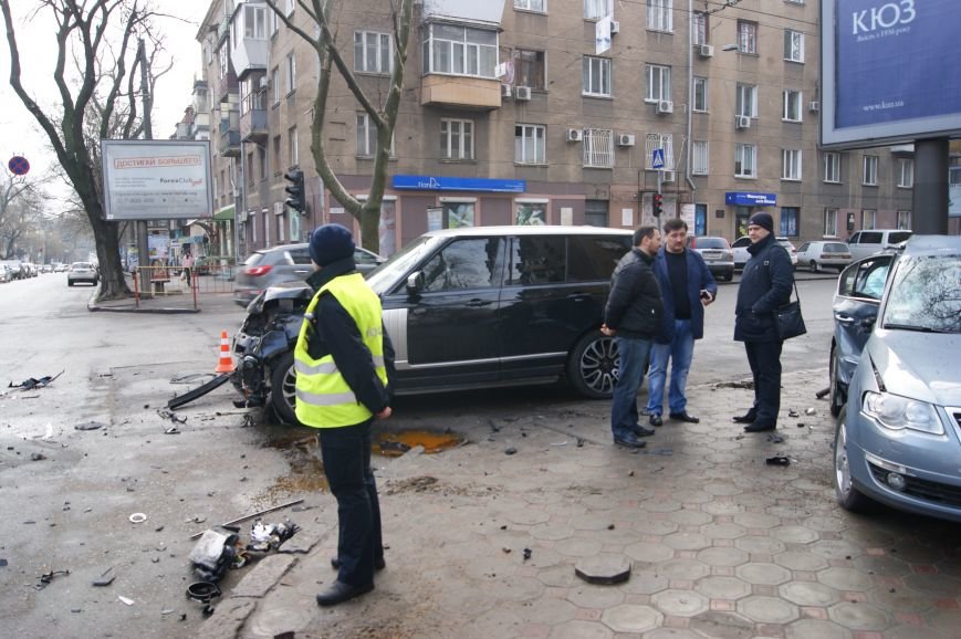 В аварии Range Rover в центре Одессы пешеходы не пострадали (ФОТО) (фото) - фото 2