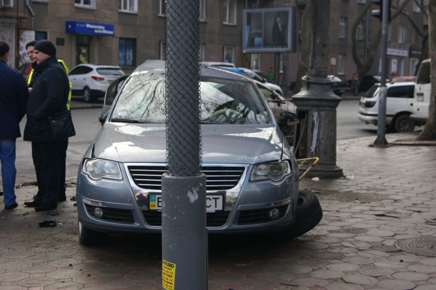 В аварии Range Rover в центре Одессы пешеходы не пострадали (ФОТО) (фото) - фото 2