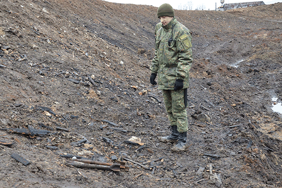 Полицейские Луганщины взяли под свой контроль очень опасную террито... Полицейские Луганщины взяли под свой контроль очень опасную территорию в области (ФОТО, ВИДЕО) (фото) - фото 2