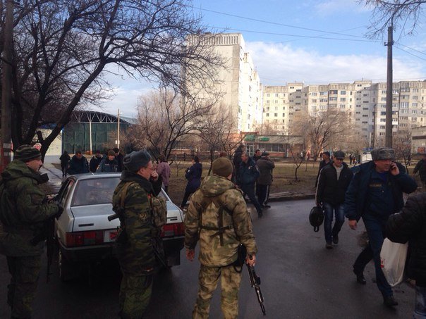 В Луганске два снаряда попали в район квартала Южный (добавлены ФОТО, ВИДЕО) (фото) - фото 3 В Луганске два снаряда попали в район квартала Южный (добавлены ФОТО, ВИДЕО) (фото) - фото 3