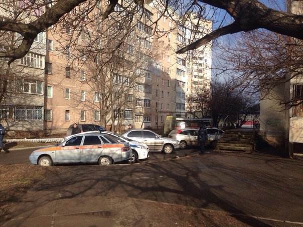 В Луганске два снаряда попали в район квартала Южный (добавлены ФОТО, ВИДЕО) (фото) - фото 5 В Луганске два снаряда попали в район квартала Южный (добавлены ФОТО, ВИДЕО) (фото) - фото 5