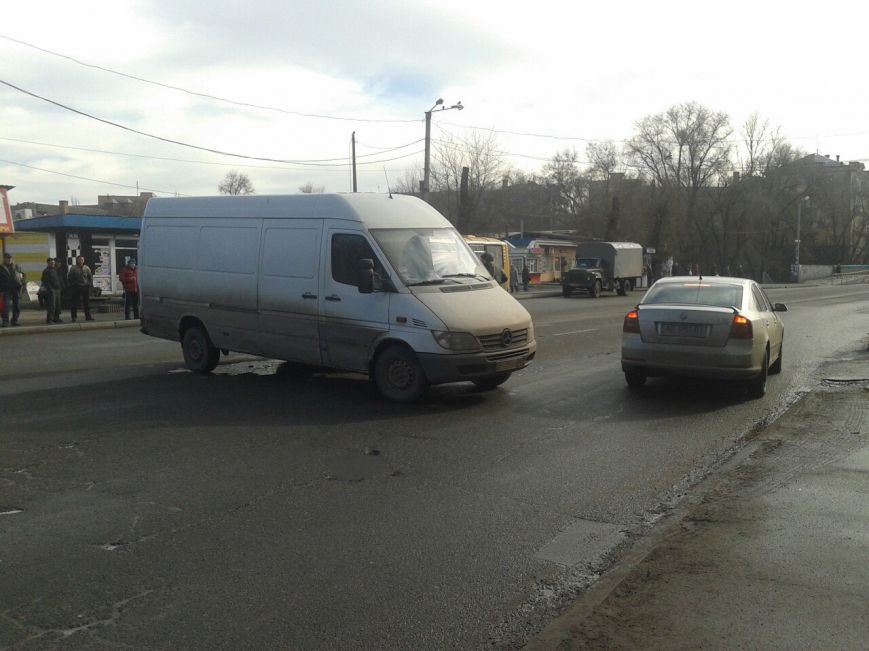 В Кривом Роге маневр микробуса завершился столкновением с В Кривом Роге маневр микробуса завершился столкновением с