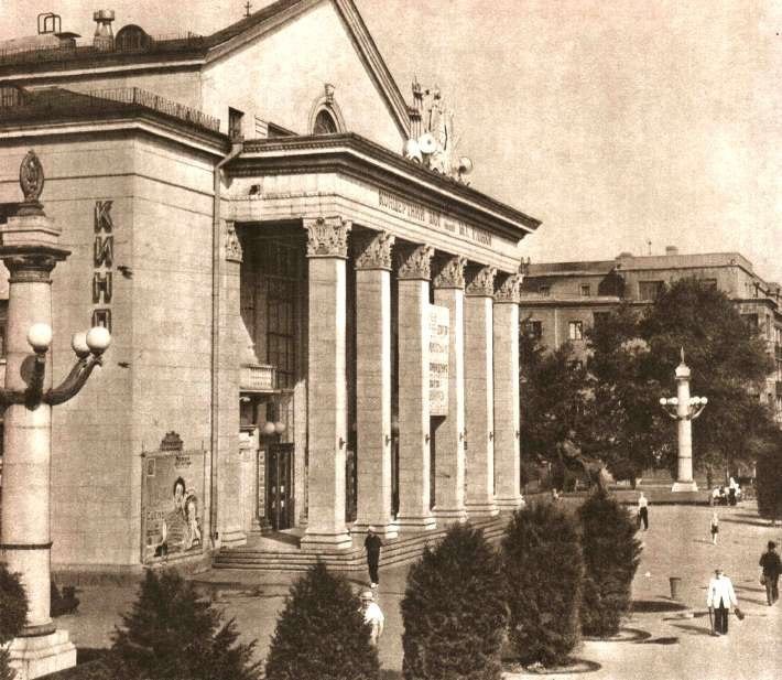 Прогулки по Запорожью с Романом Акбашем: гуляем от Металлургов до Л... Прогулки по Запорожью с Романом Акбашем: гуляем от Металлургов до Леонова (фото) - фото 10