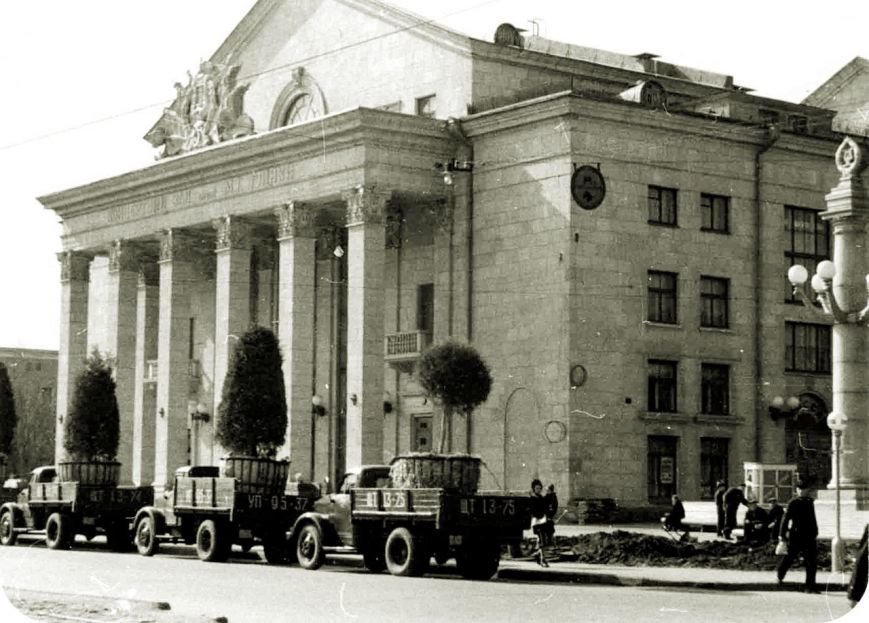 Прогулки по Запорожью с Романом Акбашем: гуляем от Металлургов до Л... Прогулки по Запорожью с Романом Акбашем: гуляем от Металлургов до Леонова (фото) - фото 11