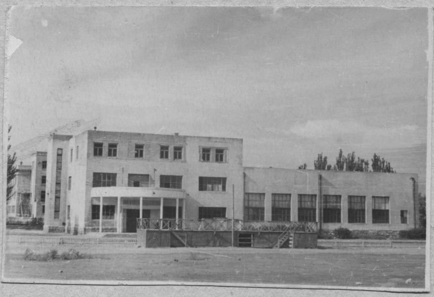 Прогулки по Запорожью с Романом Акбашем: гуляем от Металлургов до Л... Прогулки по Запорожью с Романом Акбашем: гуляем от Металлургов до Леонова (фото) - фото 27